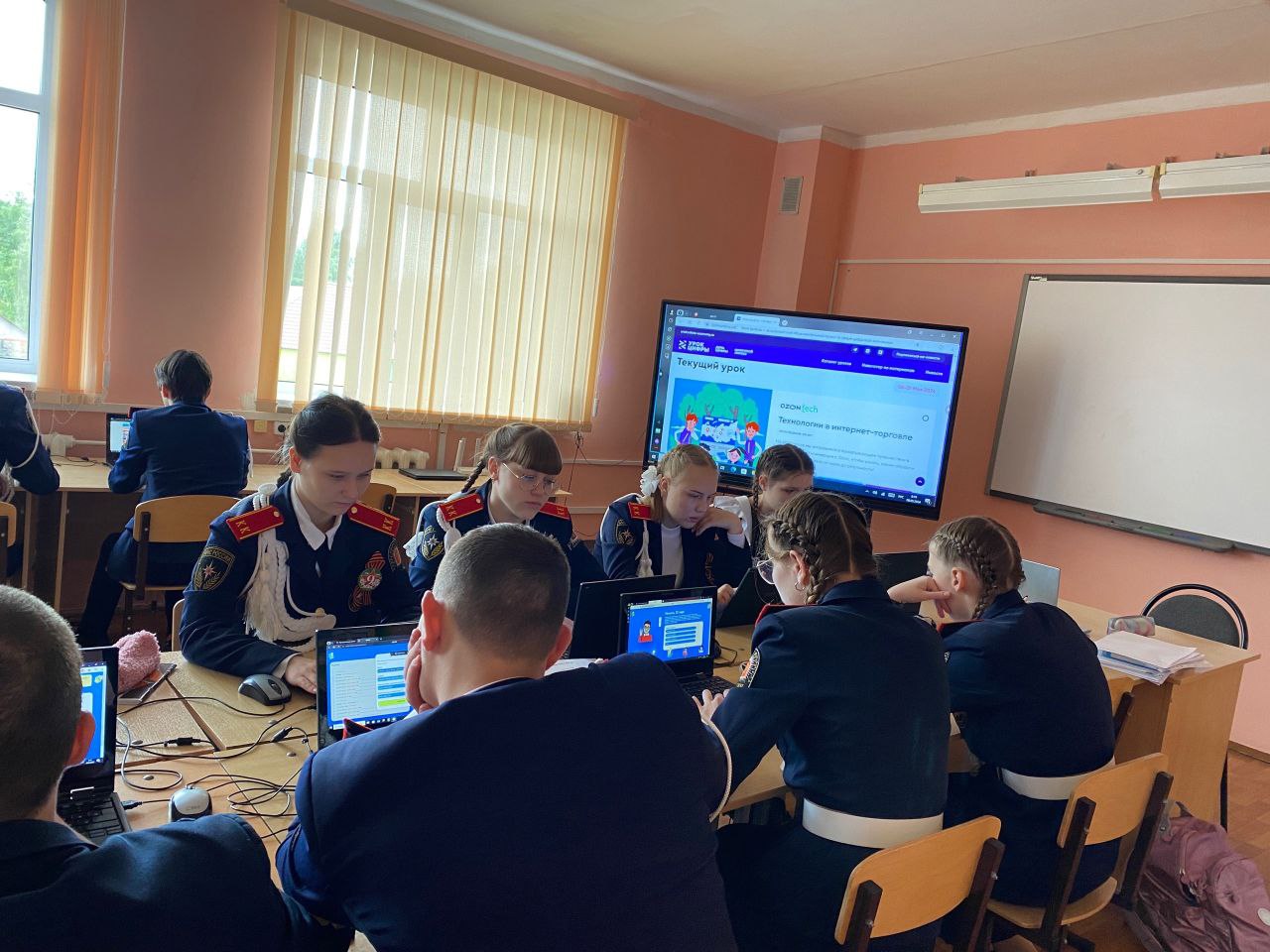 Учащиеся нашей гимназии принимают активное участие во Всероссийском проекте «Урок цифры», тема текущего урока: Технологии в интернет-торговле.