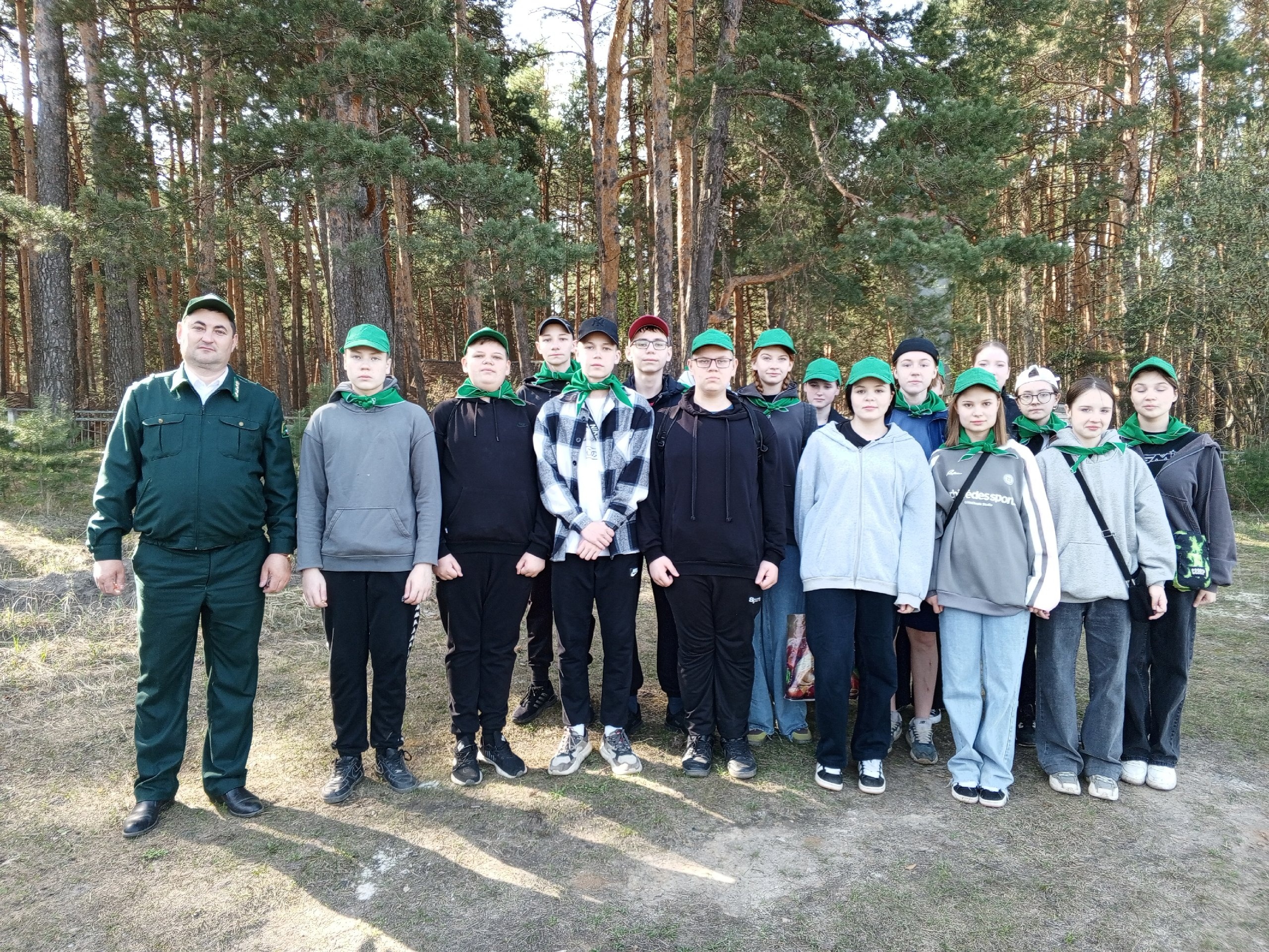 Сегодня 19 апреля учащиеся 8А класса приняли участие в акции&amp;quot;Чистые леса Мордовии&amp;quot;.